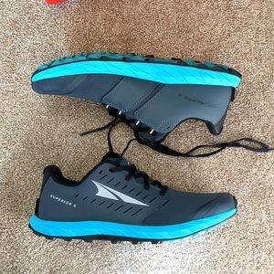 New Altra superior 5 size 9 women's